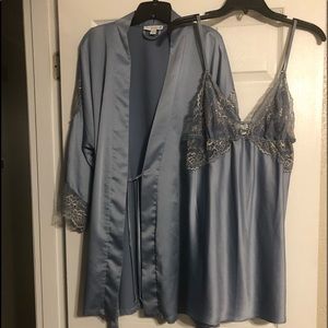 Jonquil Laced Satin Nightie and Belle Sleeve Kimono style cover robe. Blue Med